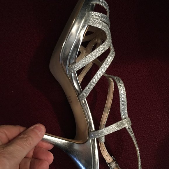 IM Vilina Silver Size 8 Wedding, Dinner, Dress Shoes Low Heel NEW - Picture 3 of 7